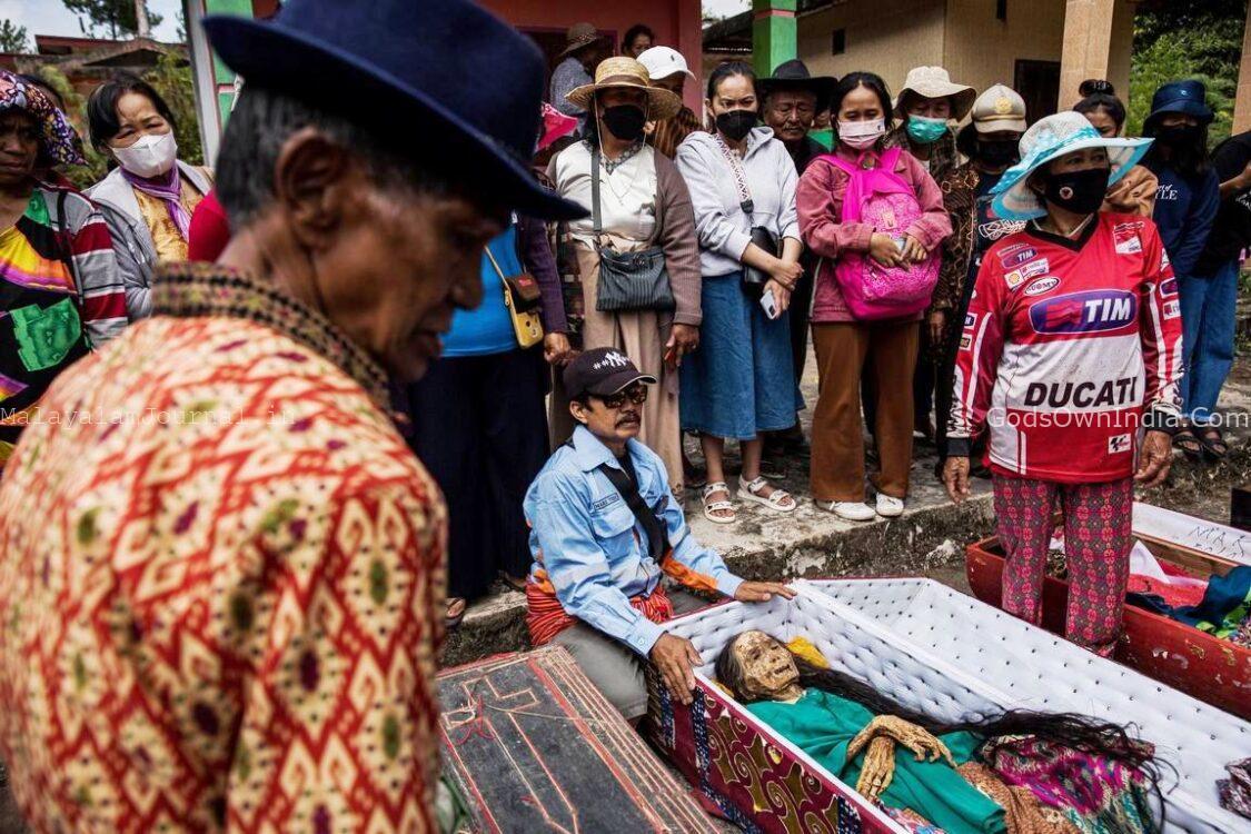cleaning of the corpses Indonesia