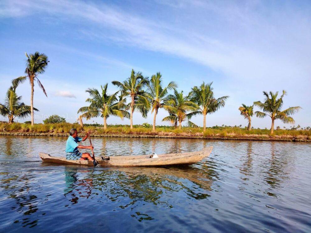 Traditional boat and backwaters scenery in Kadamakkudy 12